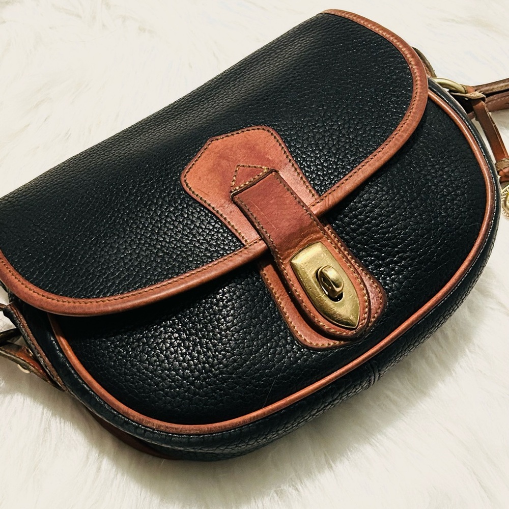🔥SOLD🔥DOONEY AND BOURKE Vintage All Weather Leather Crossbody Purse - Picture 4 of 16